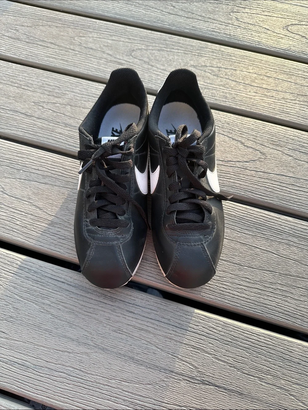 Nike Black Sneakers with White Swoosh - Low Profile Retro Style